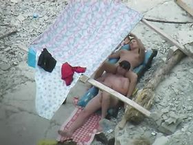 Мужик мутит куни любимой женщине на пляже