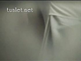 Студентка сидит в гинекологическом кресле