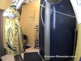 Милое личико не мешает шалить в одиночку