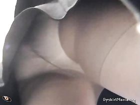 Малышка в юбке стала жертвой объектива видеокамеры