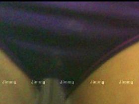 Скрытая камере в туалетной комнате засекла женщину с волосатой пиздой, которая пришла в гости к другу