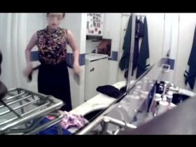 В ванной комнате муж поставил камеру, чтобы смотреть за своей голой женой