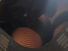 Красивая мамка в платье попалась на камеру показав трусики и чулки