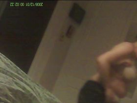 Парень подглядывал в окно за одной обнаженной женщиной