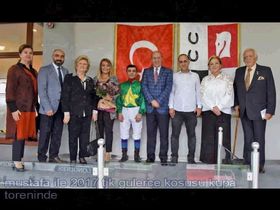 Подборка частных фото сексапильной ведущей и её любовников с еблей и поцелуями