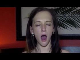 Подборка домашней порнушки с еблей и минетами до камшотов в рот и на лица девок