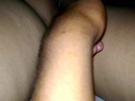 Мастурбация с трахом спящей жены пальцем в мокрую вагину