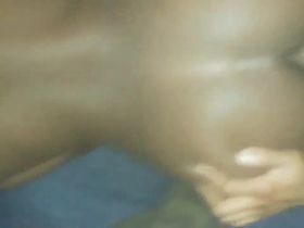 Парень выебал молодую негритянку раком и снял её скрытой камерой в очках