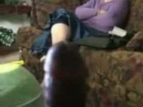 Дрочка негра пасынка на глазах у старой мачехи закончилась оргазмом