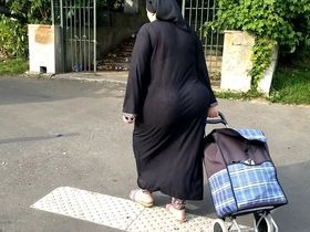 Подборка фотографий толстожопой женщины в лёгком платье