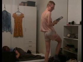 Сосед подглядывает через окно за худой девкой и её коротко стриженой подругой