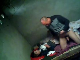 Старый дед присунул молодой проститутке в классической позе